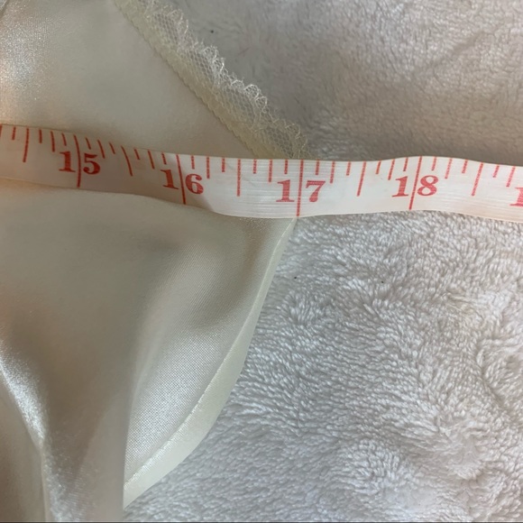 Jones New York Lace Ivory Nightgown Chemise Lingerie with Flaw VTG - Picture 12 of 14